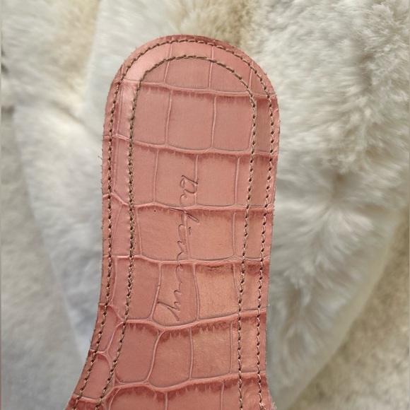 Definery The Loop Crocodile effect 100% leather Pink Sandals w/Buckle Sz-7.5.  N - Picture 6 of 10
